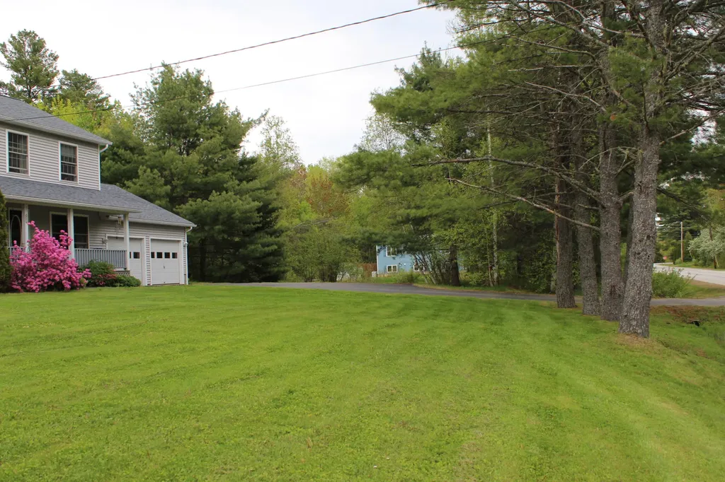 23 Youngs Lane Old Town ME 04468