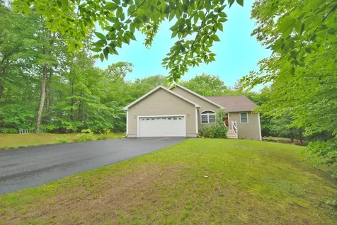 3 Washington Court Naples ME 04055