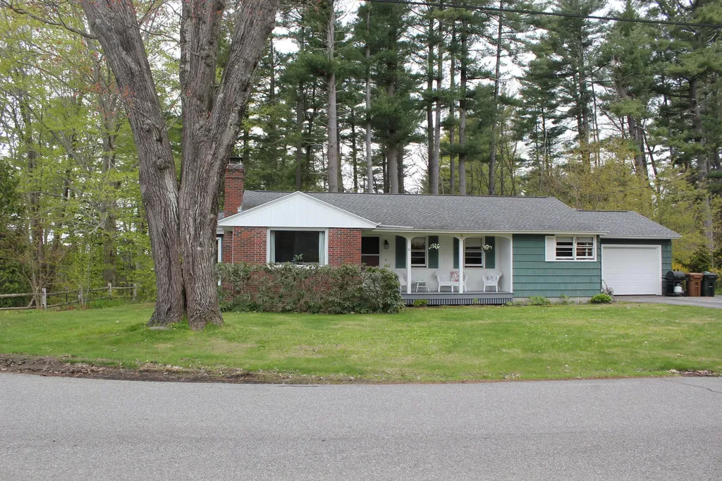 36 Glenhaven Circle E Saco ME 04072