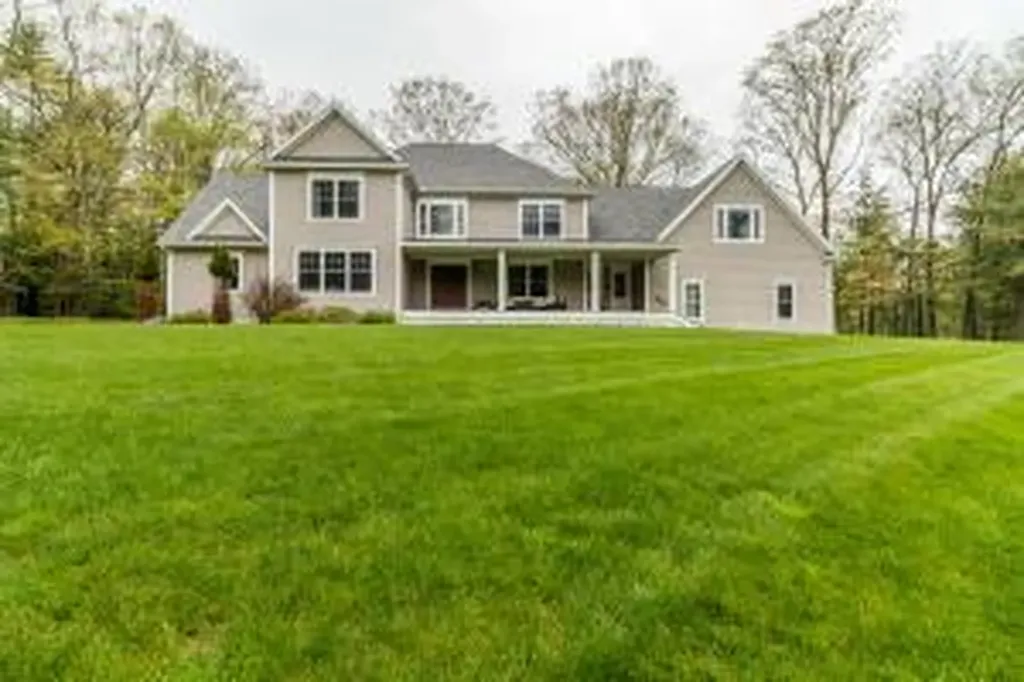 8 Bethpage Drive Falmouth ME 04105