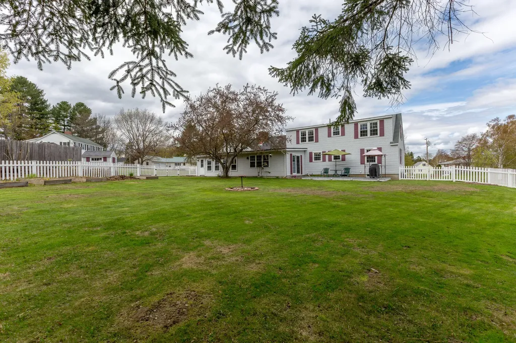 2 Mayfair Circle Augusta ME 04330