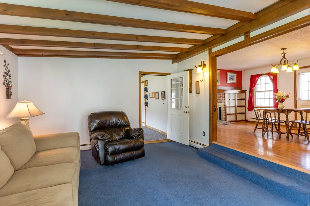 2 Mayfair Circle Augusta ME 04330