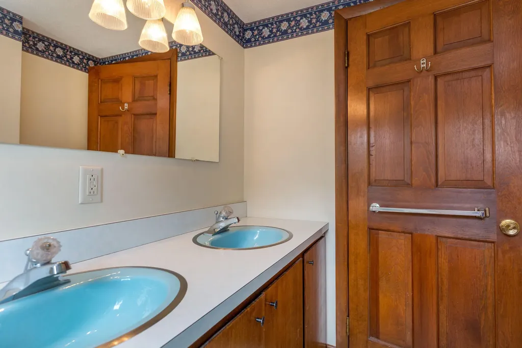 2 Mayfair Circle Augusta ME 04330