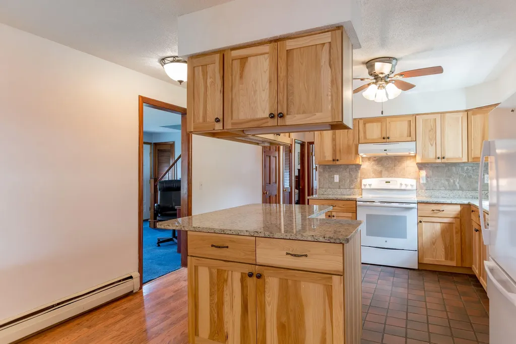 2 Mayfair Circle Augusta ME 04330