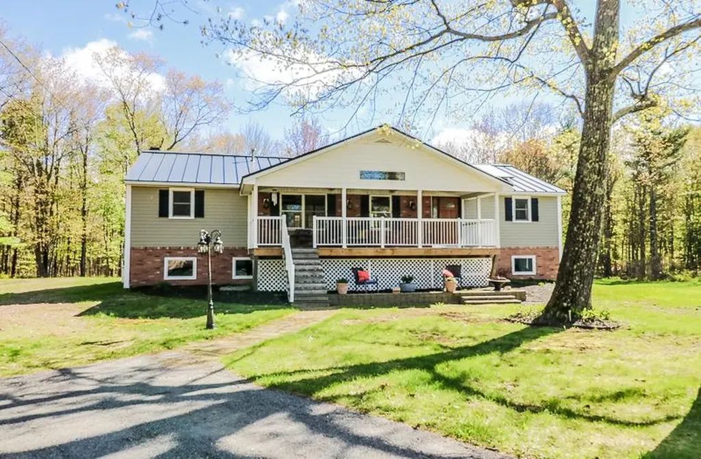 13 Spruce Trail Sidney ME 04330