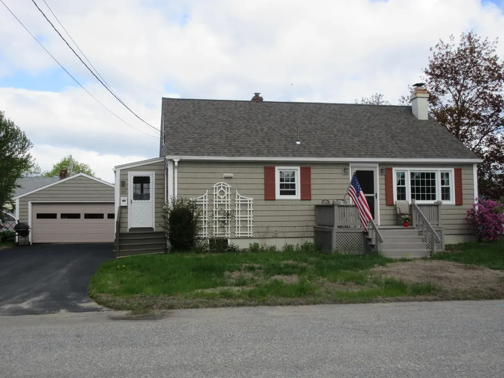 44 Bushey Circle Lewiston ME 04240