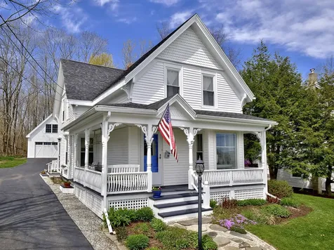 12 Fluker Street Thomaston ME 04861