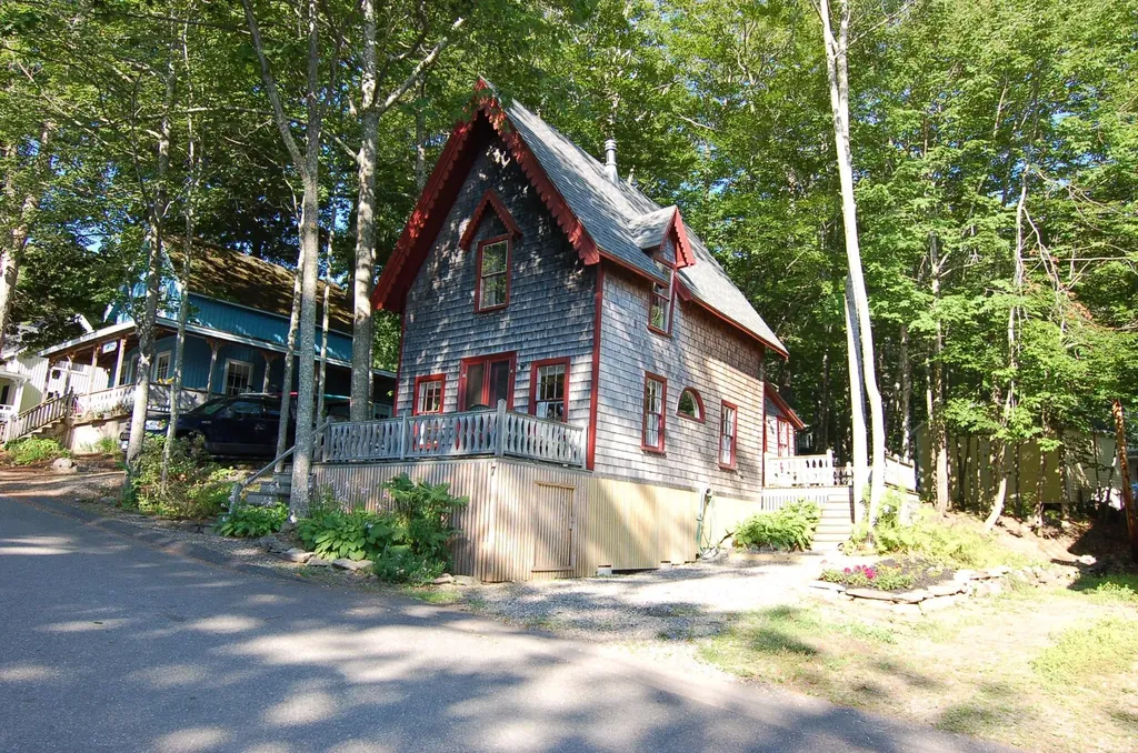 7 Griffin Street Northport ME 04849