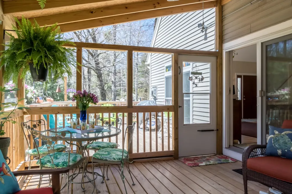 81 Adams Way Freeport ME 04032