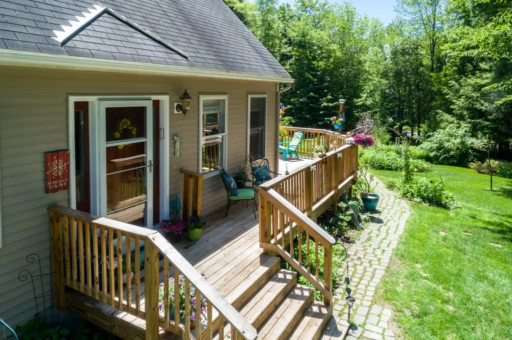 81 Adams Way Freeport ME 04032
