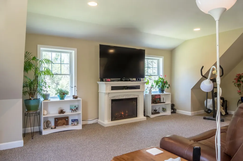 81 Adams Way Freeport ME 04032