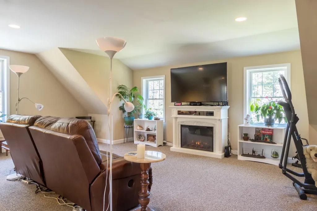 81 Adams Way Freeport ME 04032