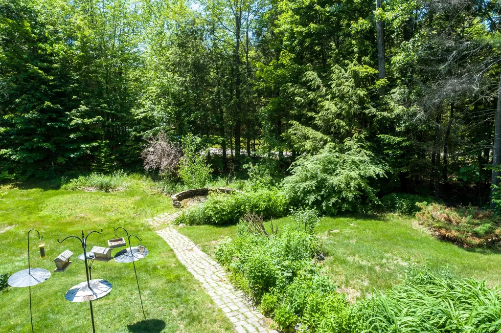 81 Adams Way Freeport ME 04032