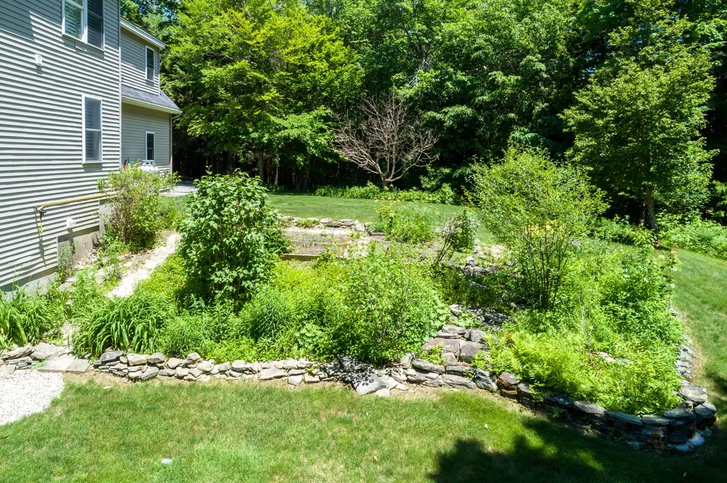 81 Adams Way Freeport ME 04032