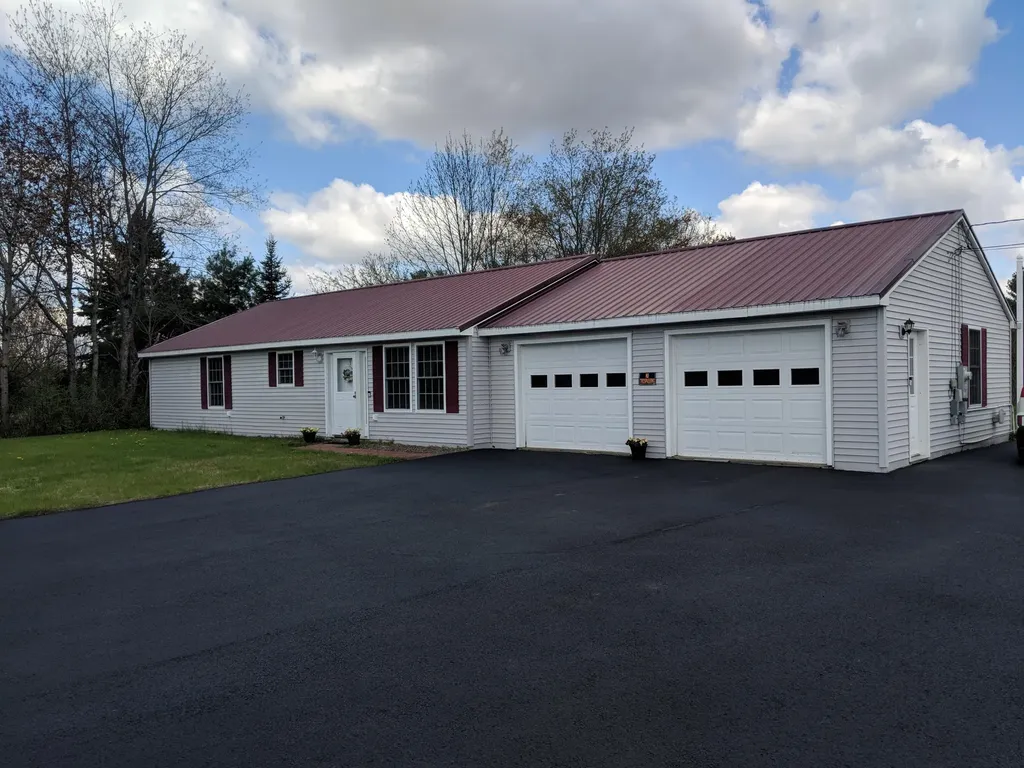 514 W River Road Augusta ME 04330