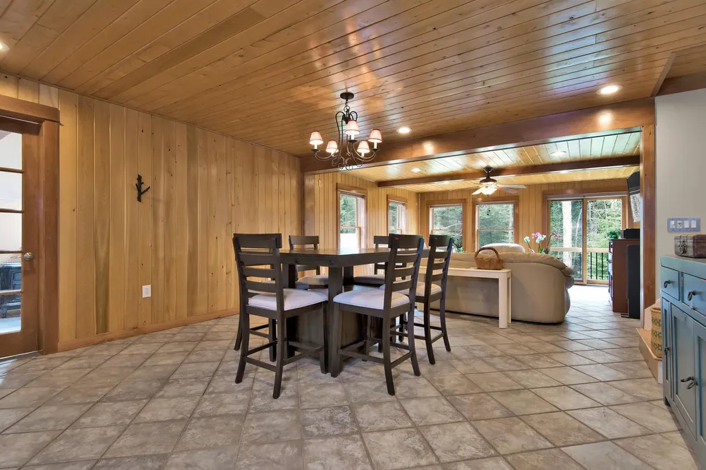 56 Rangdale Road Durham ME 04222