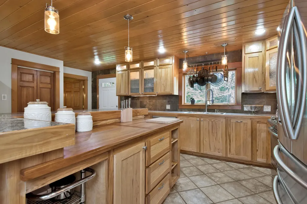 56 Rangdale Road Durham ME 04222