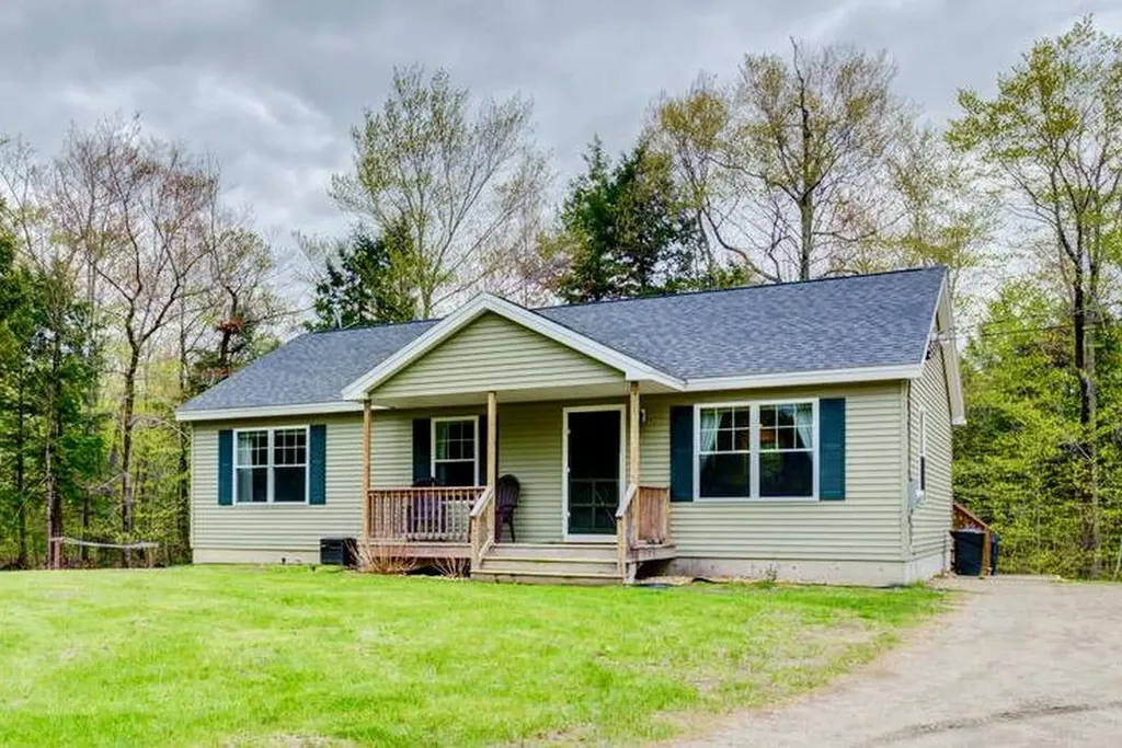 641 Chadbourne Road Standish ME 04084