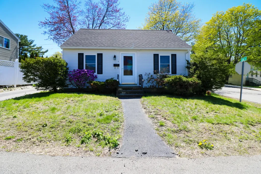 2 Dismukes Street Kittery ME 03904