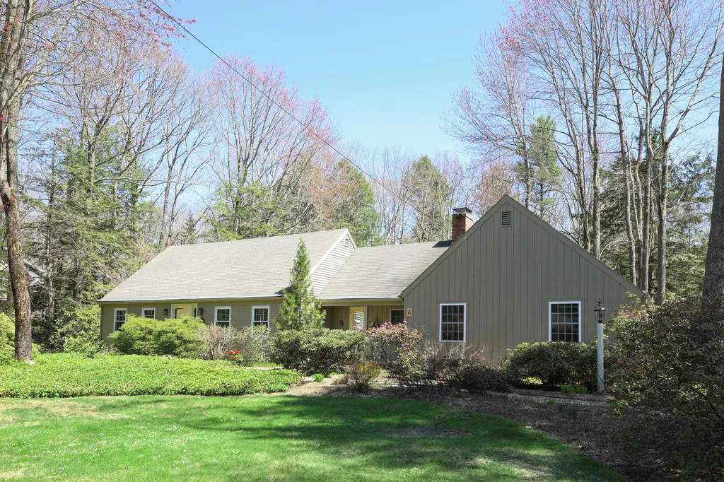 8 Woodhaven Drive Kennebunk ME 04043