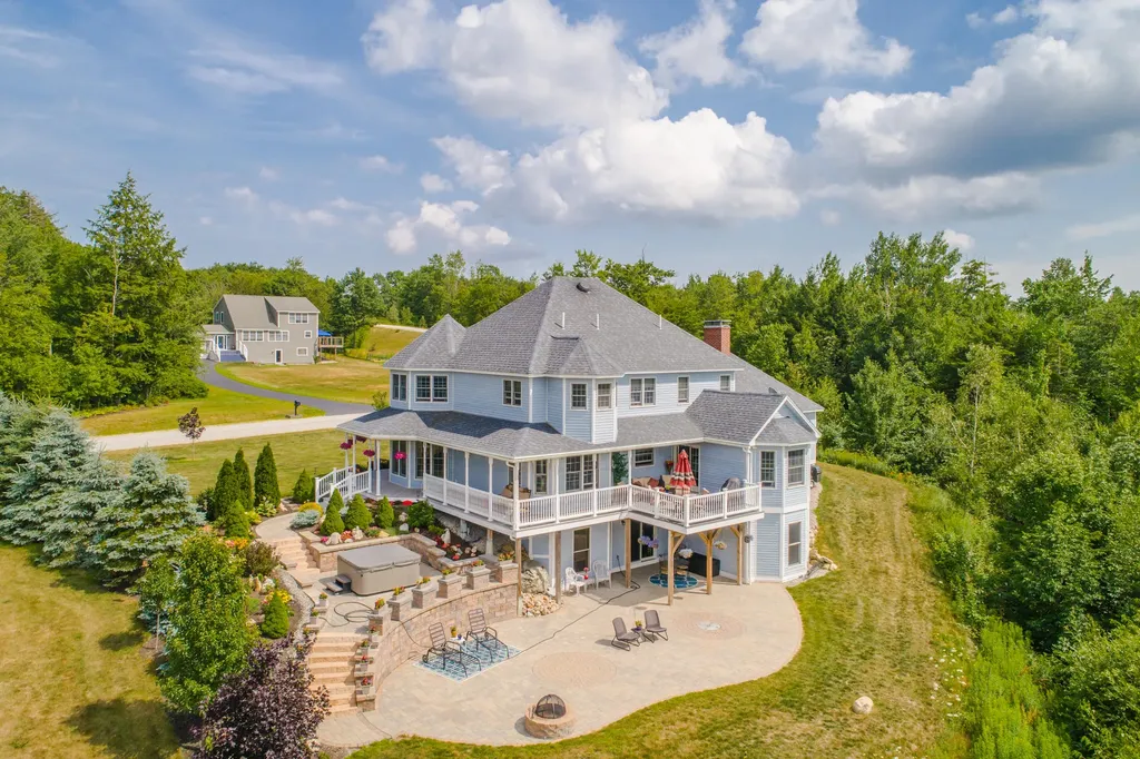 153 Fortin Drive Minot ME 04258