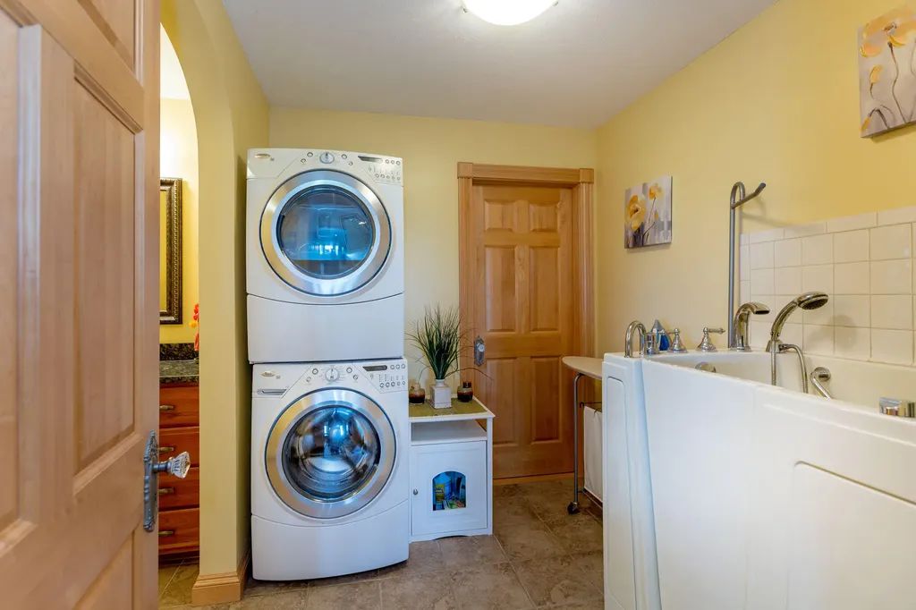153 Fortin Drive Minot ME 04258