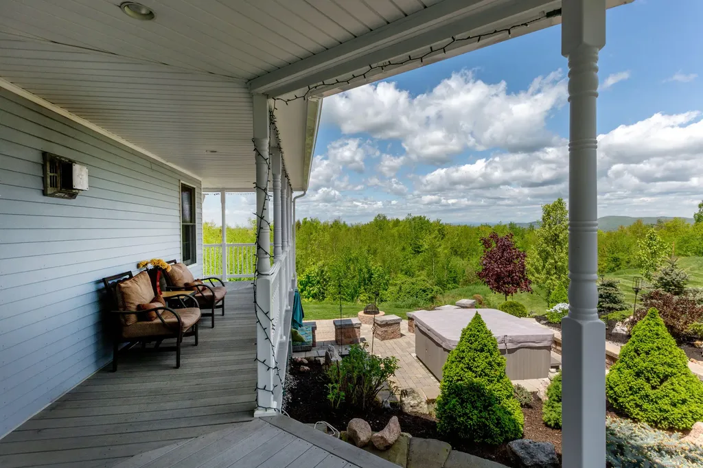 153 Fortin Drive Minot ME 04258