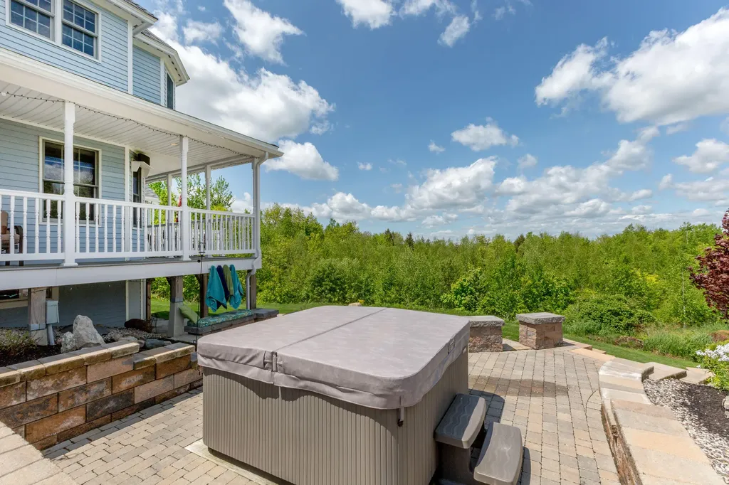 153 Fortin Drive Minot ME 04258