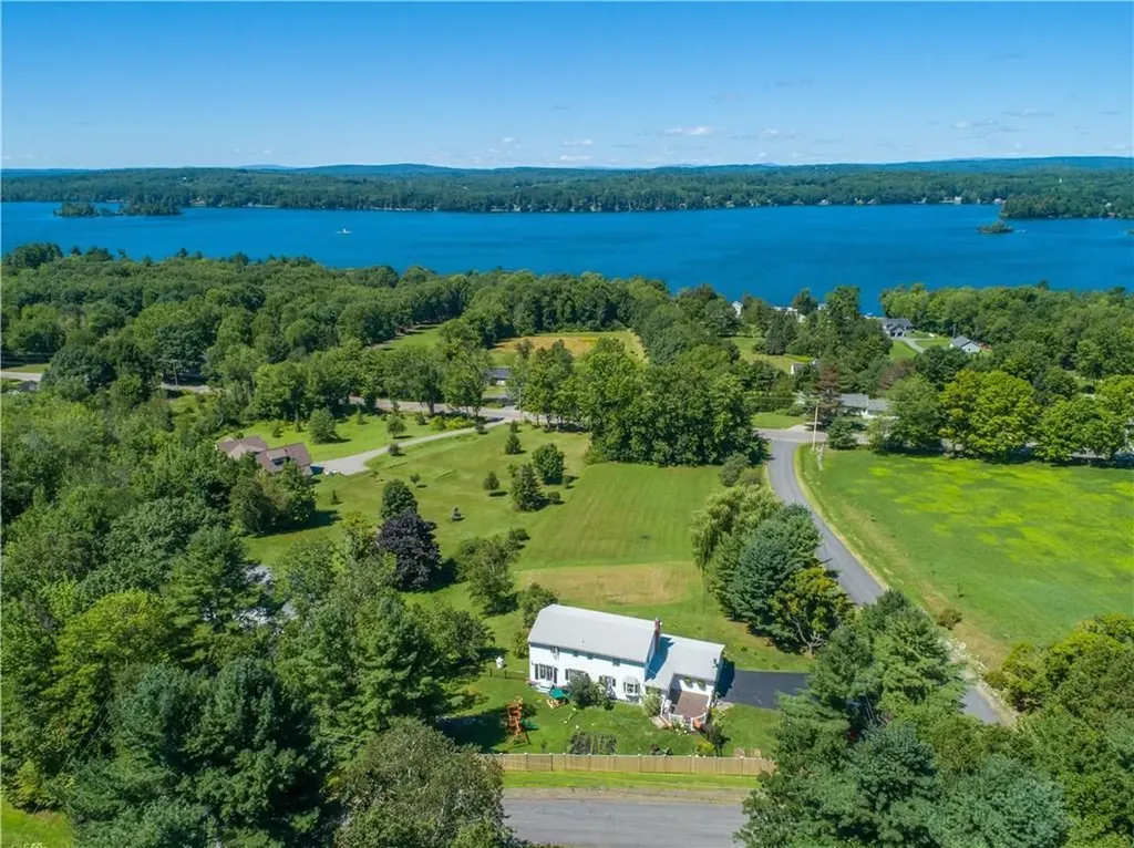 17 Elliot Avenue Manchester ME 04351