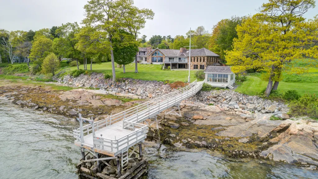 153 Foreside Road Falmouth ME 04105