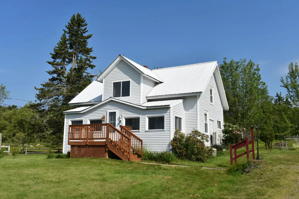 351 W Main Street Searsport ME 04974