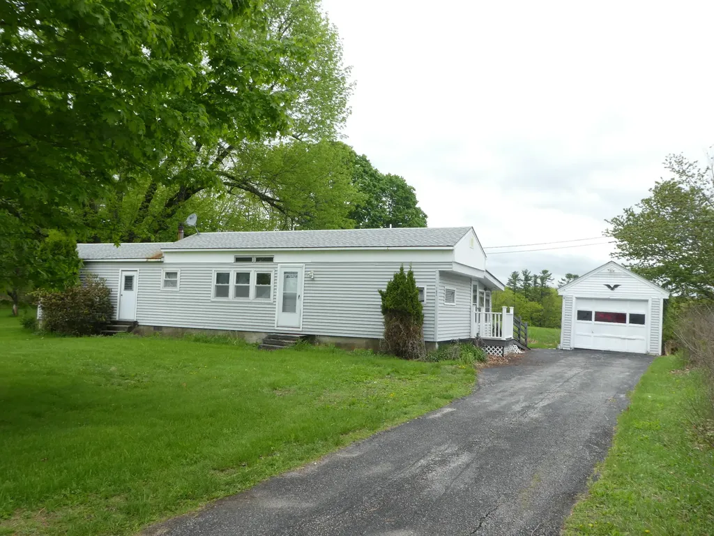 702 River Road Buxton ME 04093