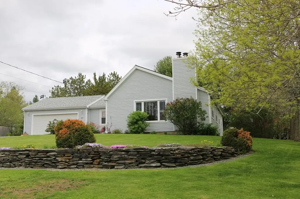 39 Glenwood Drive Bangor ME 04401