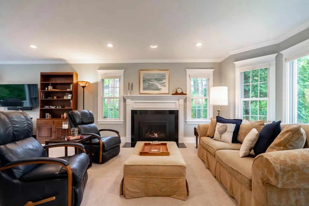 16 Aster Lane Falmouth ME 04105
