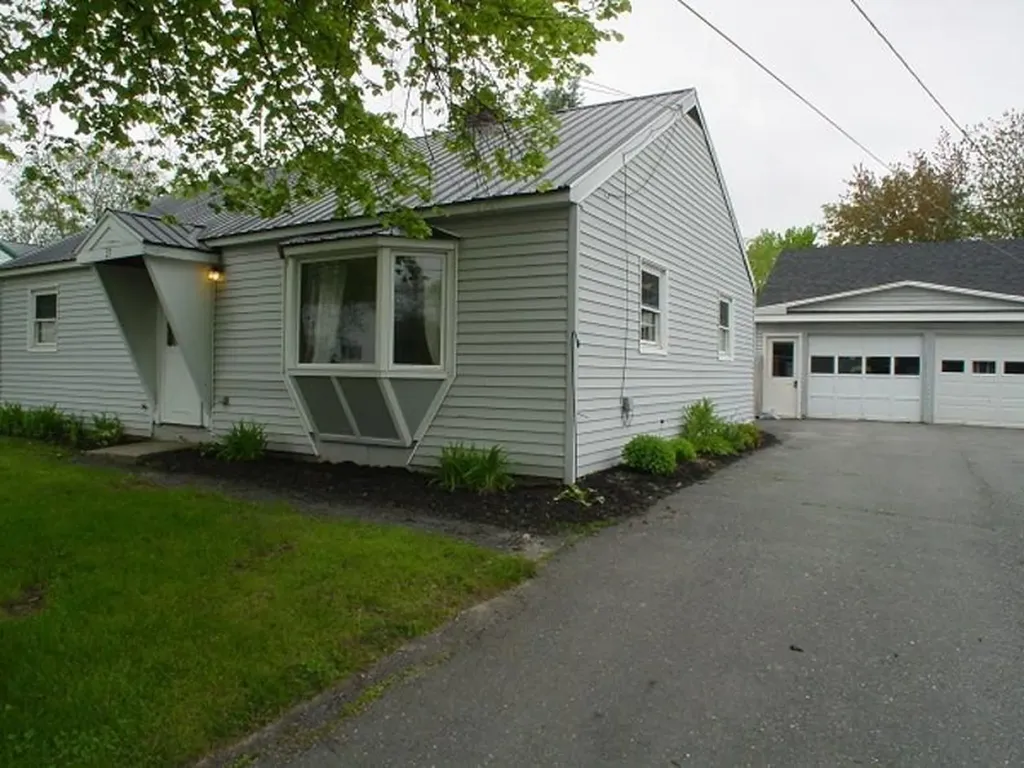 27 Knox Avenue Bangor ME 04401