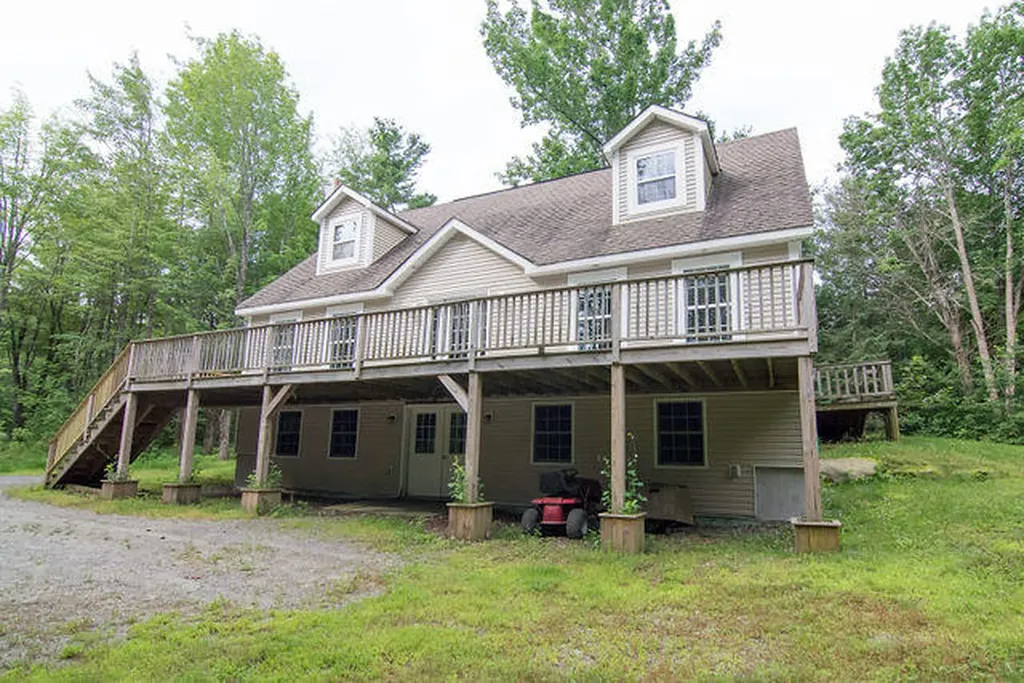 86 Settlers Drive Hancock ME 04640