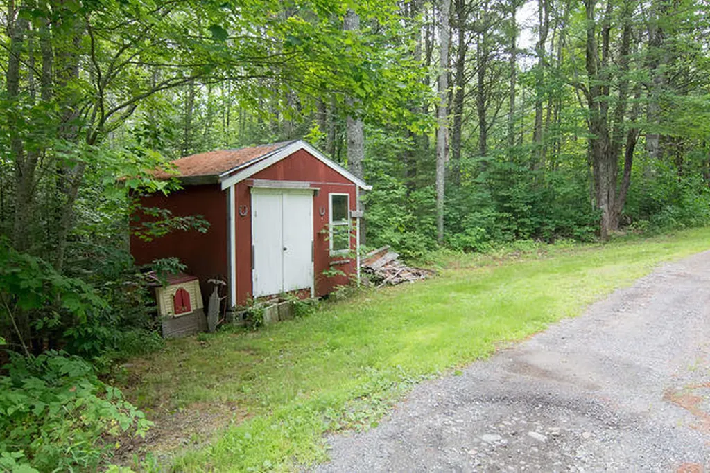86 Settlers Drive Hancock ME 04640