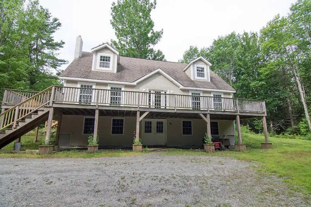 86 Settlers Drive Hancock ME 04640