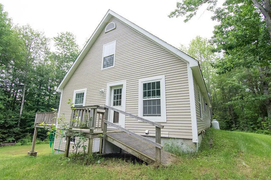 86 Settlers Drive Hancock ME 04640