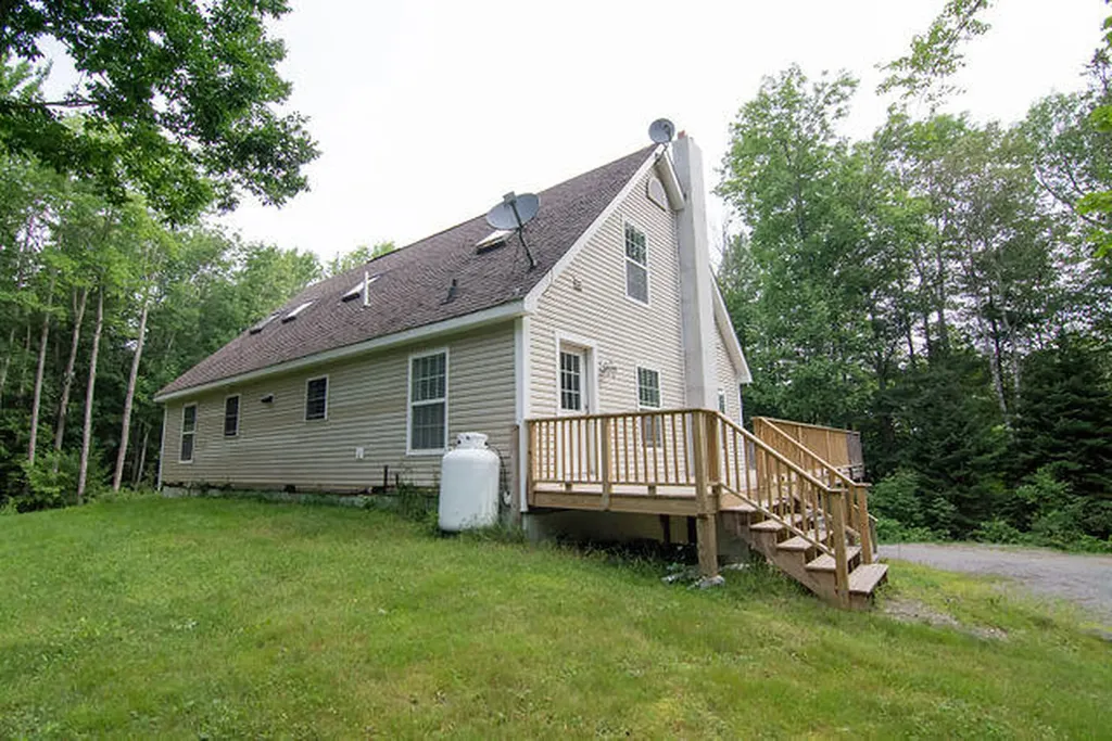 86 Settlers Drive Hancock ME 04640