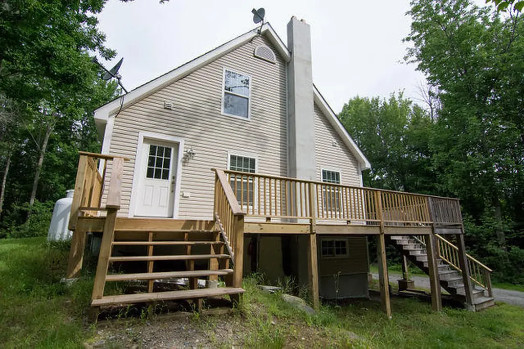 86 Settlers Drive Hancock ME 04640