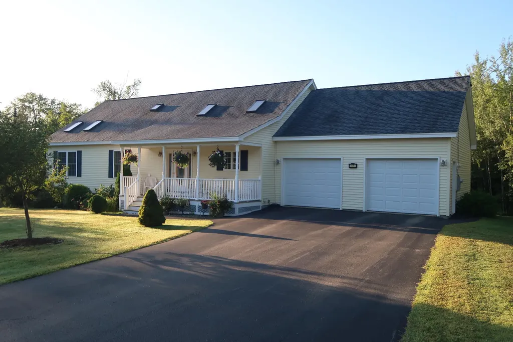 17 Jamie Way Sidney ME 04330