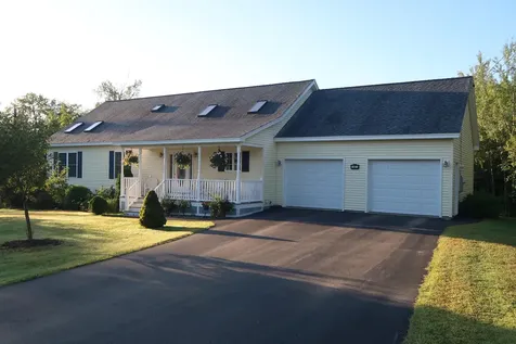 17 Jamie Way Sidney ME 04330