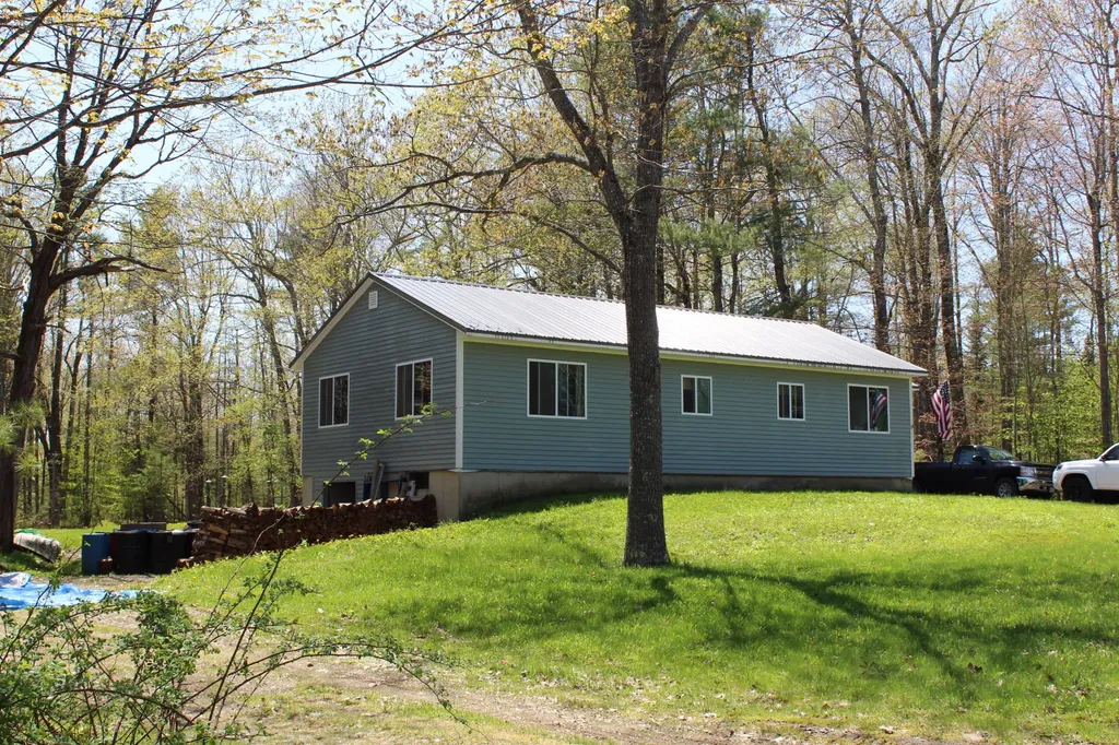 21 Lincolnville Avenue Searsmont ME 04973