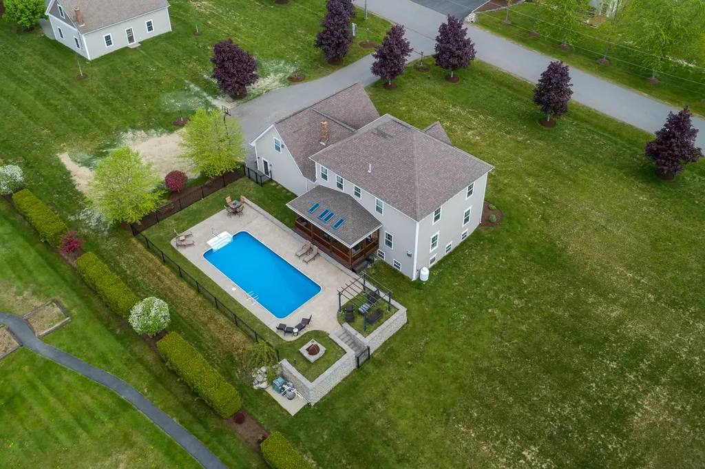 19 Chestnut Trail Bangor ME 04401