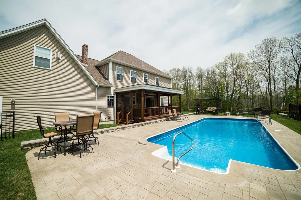 19 Chestnut Trail Bangor ME 04401