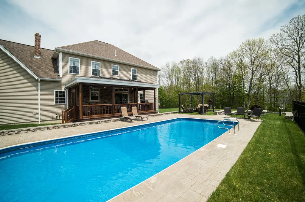19 Chestnut Trail Bangor ME 04401