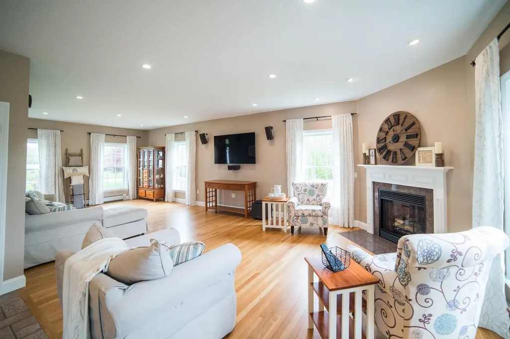 19 Chestnut Trail Bangor ME 04401