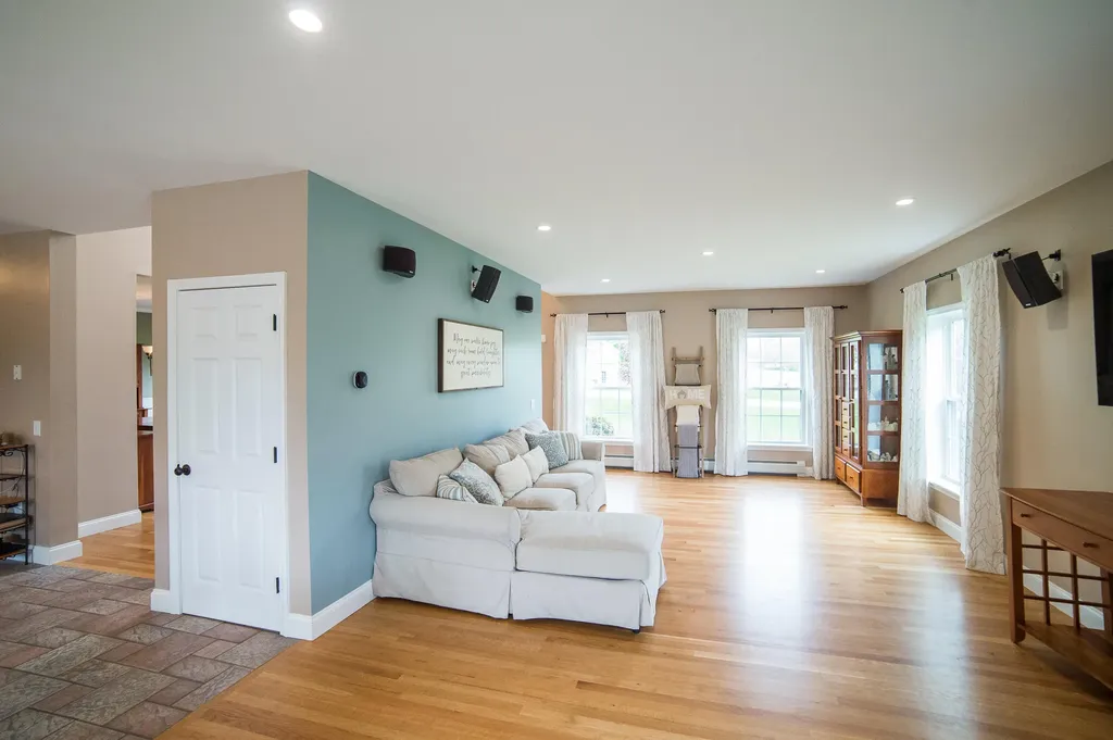 19 Chestnut Trail Bangor ME 04401