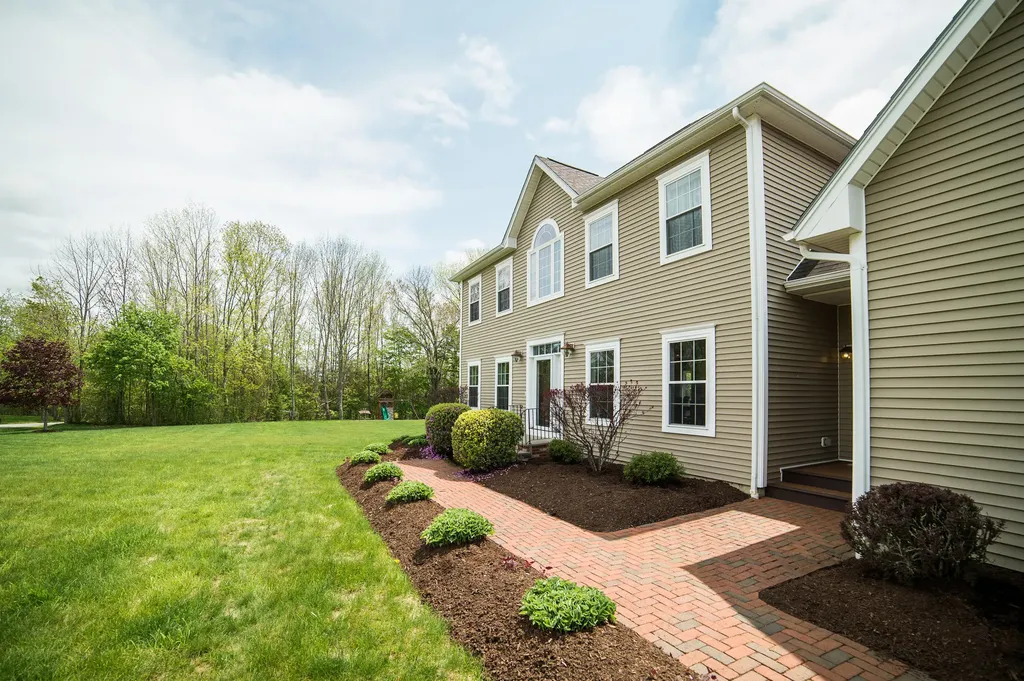 19 Chestnut Trail Bangor ME 04401